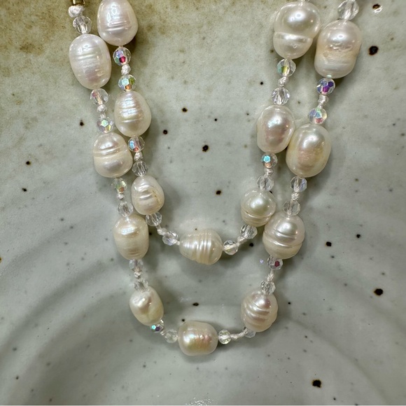 NEW-Handmade Classic White Pearl and Crystal Bead Necklace - Picture 3 of 12